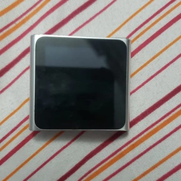 Apple 16GB iPod Nano 6th Generation (power button not working) - Picture 1 of 2